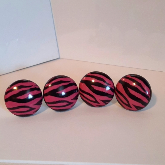 Other - 4 Zebra print knobs